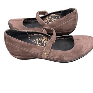 Aetrex brown suede leather Mary Jane flats. Size 10